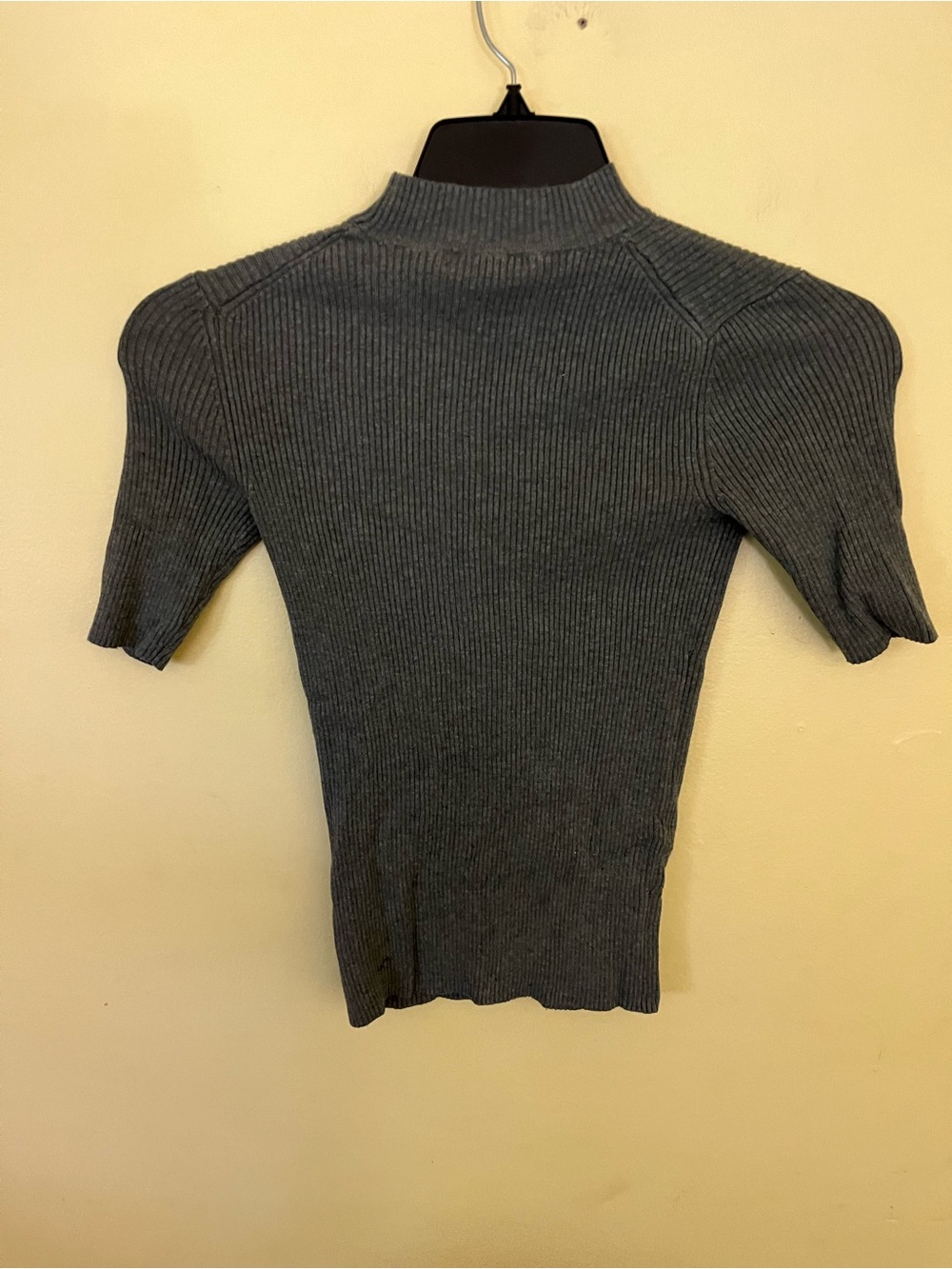 H&M Basics Gray Ribbed Knit Top - Picture 3 of 4